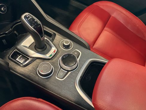 Used 2020 Alfa Romeo Giulia Sprint w/ Cold Weather Package image 17