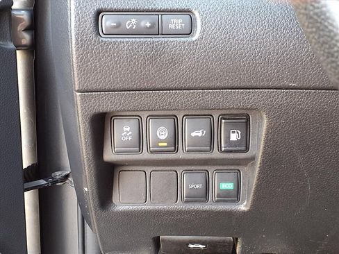 Used 2020 Nissan Rogue SV image 14