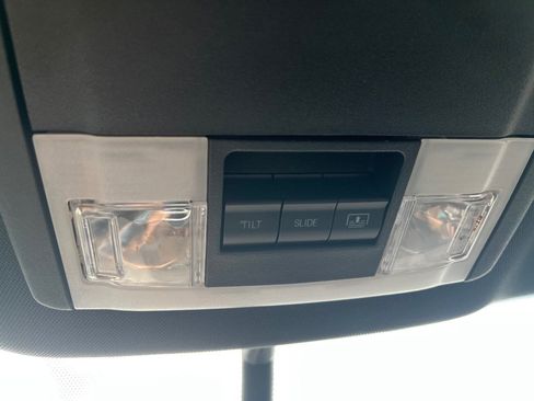Used 2018 Ford Explorer XLT w/ Equipment Group 202A FWD image 23