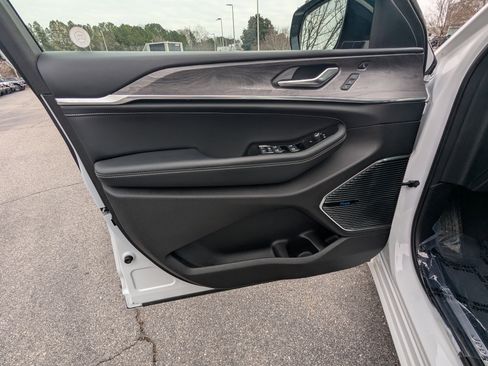 Certified 2021 Jeep Grand Cherokee L Overland w/ Luxury Tech Group IV image 19