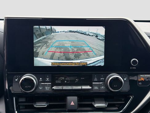 Used 2023 Toyota Highlander XLE image 35