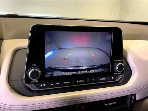 Used 2023 Nissan Rogue SV image 14