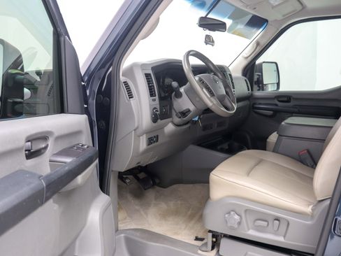 Used 2016 Nissan NV 3500 SL RWD image 16