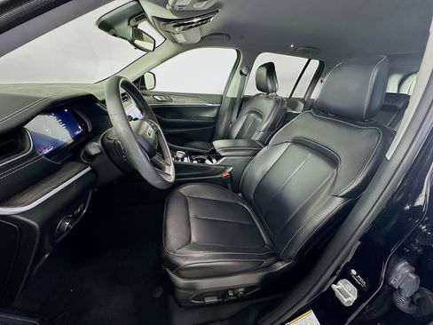 Used 2023 Jeep Grand Cherokee Limited w/ Black Appearance Package image 13