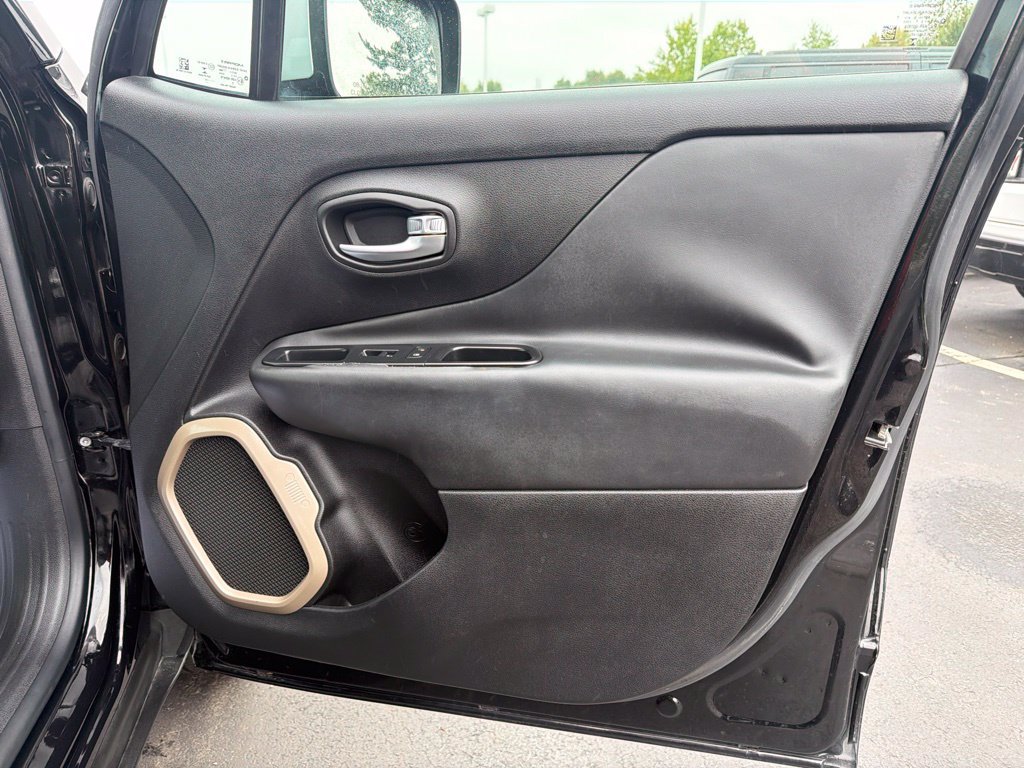 Used 2015 Jeep Renegade Limited AWD/4WD image 35