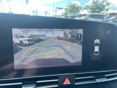 Used 2021 Hyundai Elantra Limited FWD image 14