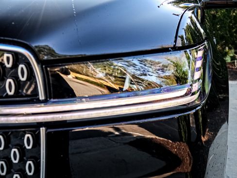 Used 2025 Lincoln Navigator Reserve image 6