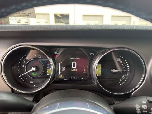 Used 2023 Jeep Wrangler Unlimited Rubicon 4xe w/ Dual Top Group AWD/4WD image 18