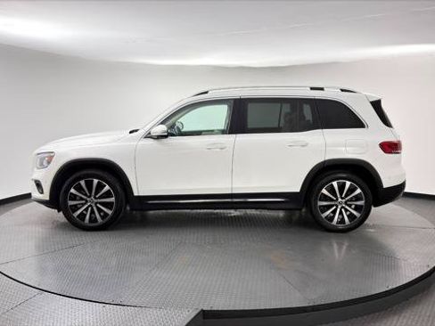 Used 2023 Mercedes-Benz GLB 250 w/ Premium Package image 3