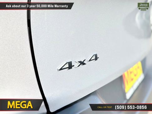Used 2017 Jeep Cherokee Latitude AWD/4WD image 17