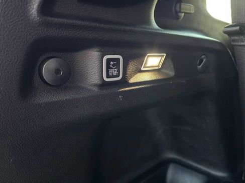 Used 2024 Jeep Grand Cherokee L Limited image 31