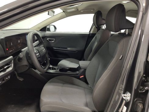 Used 2025 Kia K4 FWD image 17