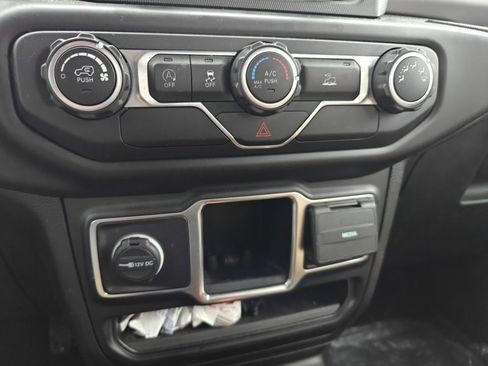 Used 2021 Jeep Gladiator Sport image 16