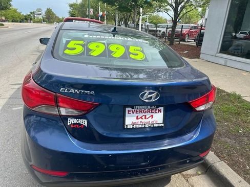 Used 2015 Hyundai Elantra SE FWD image 4