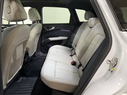 Used 2024 Audi Q4 e-tron Prestige image 17