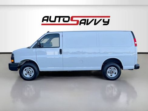 Used 2024 GMC Savana 2500 w/ Driver Convenience Package RWD image 4
