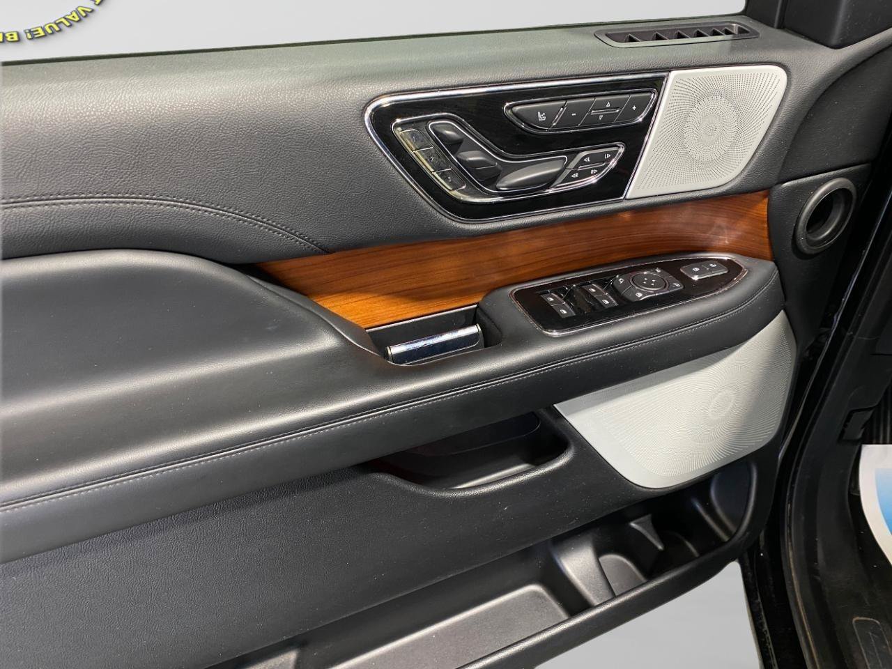 Used 2019 Lincoln Navigator L Reserve AWD/4WD image 6