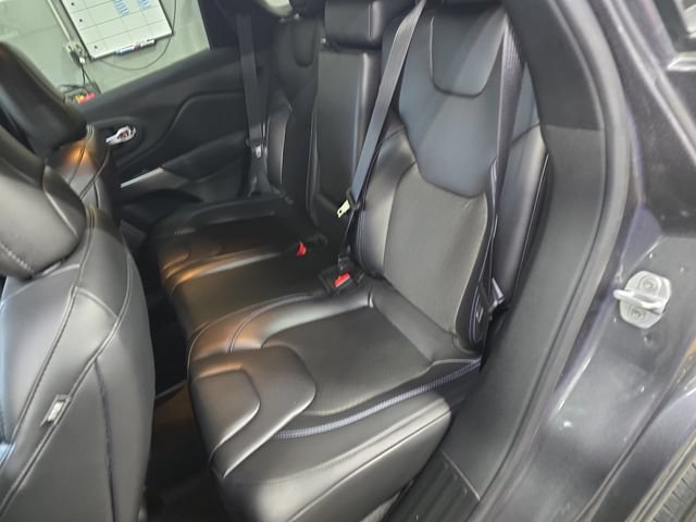 Used 2020 Jeep Cherokee Latitude Plus w/ Cold Weather Group AWD/4WD image 15