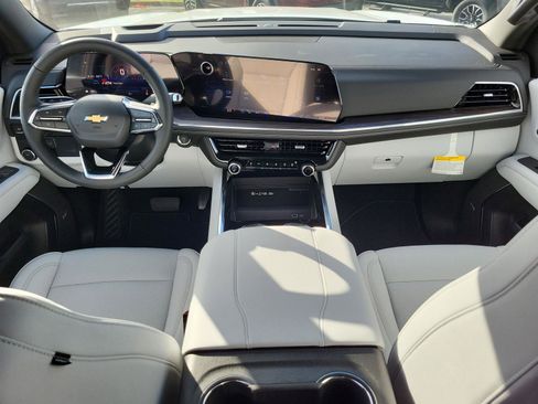 New 2025 Chevrolet Suburban Premier image 19