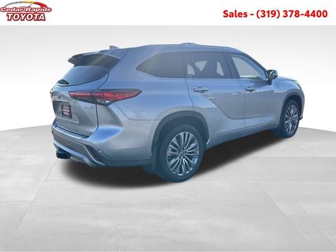 Certified 2022 Toyota Highlander Platinum image 6
