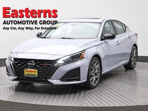 Used 2023 Nissan Altima 2.0 SR FWD image 1