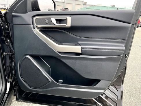 Used 2023 Ford Explorer XLT image 11