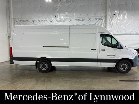 Used 2023 Mercedes-Benz Sprinter 2500 image 2