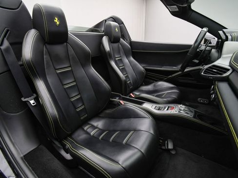 Used 2014 Ferrari 458 Spider image 15