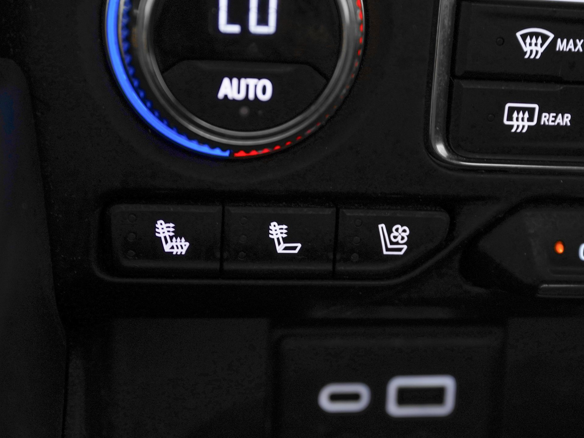 Used 2023 GMC Yukon AT4 AWD/4WD image 25