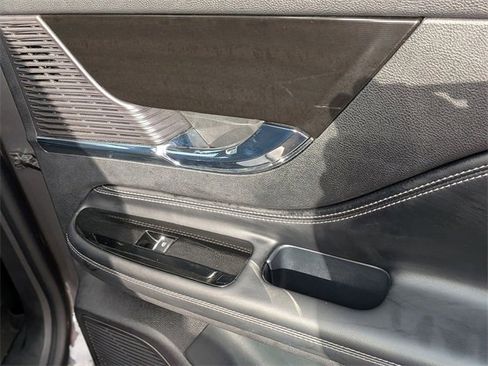 Used 2022 Lincoln Corsair FWD w/ Premium Package image 34