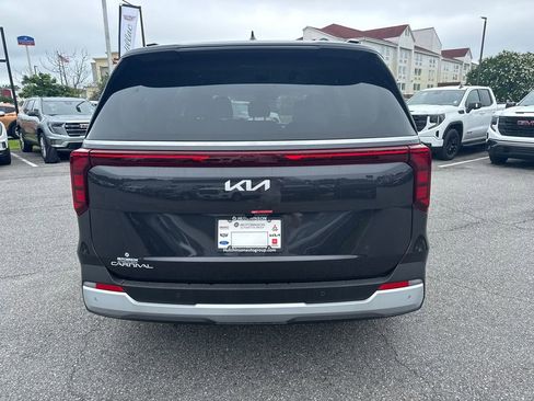 Certified 2025 Kia Carnival EX FWD image 4