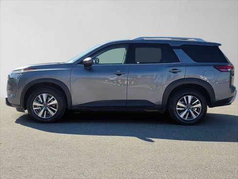 Used 2025 Nissan Pathfinder SL AWD/4WD image 6