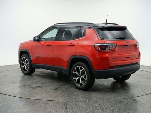 Used 2025 Jeep Compass Limited AWD/4WD image 6