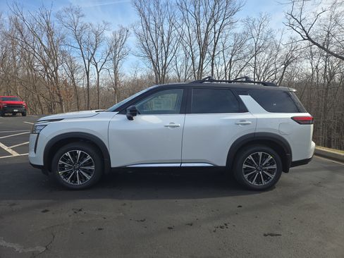 New 2026 Nissan Pathfinder Platinum image 5
