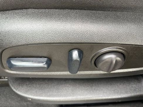 Used 2023 GMC Terrain SLE w/ Driver Convenience Package FWD image 12