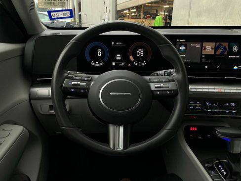 Used 2025 Hyundai Kona SEL image 34