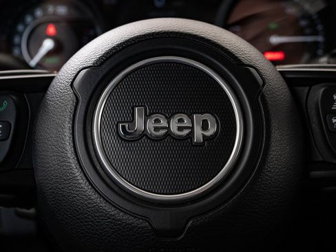 Used 2024 Jeep Wrangler Unlimited w/ Convenience Group image 29