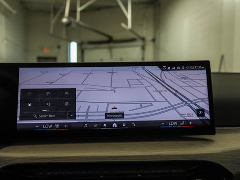 Certified 2025 BMW 330i xDrive Sedan w/ Convenience Package image 15