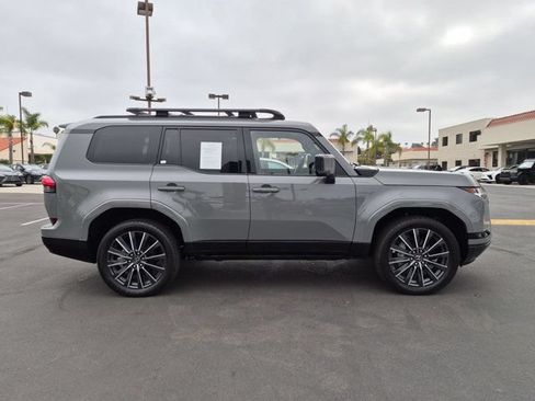 Used 2024 Lexus GX 550 w/ Accessory Package (2T) AWD/4WD image 4