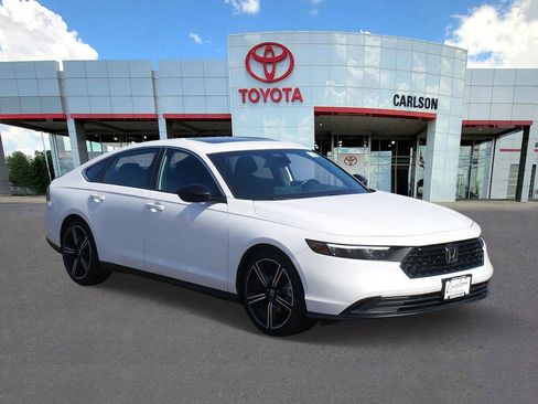 Used 2024 Honda Accord Sport image 2