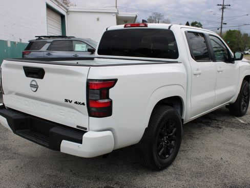 Certified 2023 Nissan Frontier SV w/ Midnight Edition Package AWD/4WD image 6