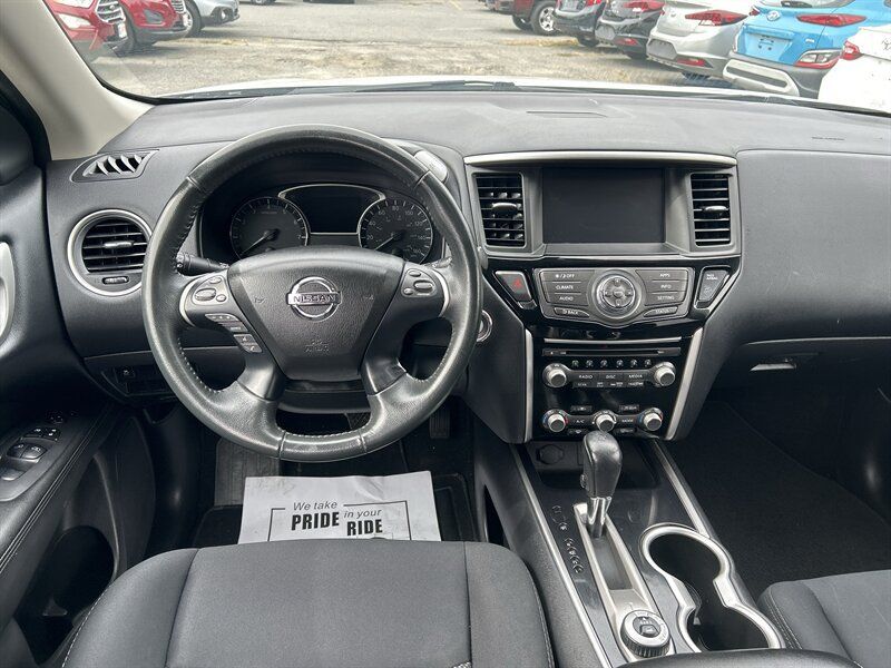 Used 2018 Nissan Pathfinder SV AWD/4WD image 11