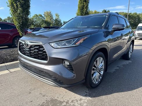 Used 2023 Toyota Highlander Platinum AWD/4WD image 5