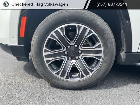 Used 2024 Jeep Wagoneer Series II w/ Flexible Seating Group AWD/4WD image 5