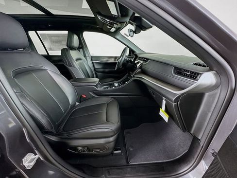 New 2025 Jeep Grand Cherokee Limited w/ Black Appearance Package image 32