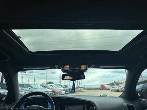 Used 2017 Dodge Charger R/T RWD image 17