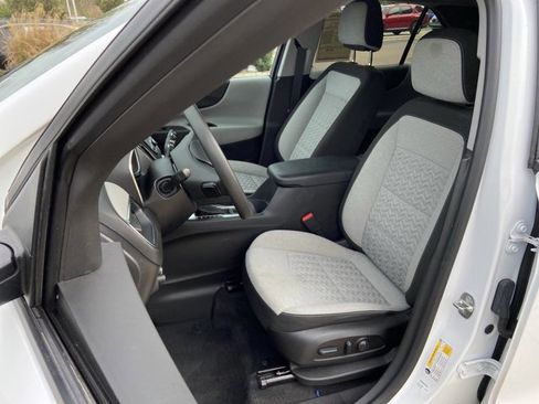Used 2023 Chevrolet Equinox LS image 17