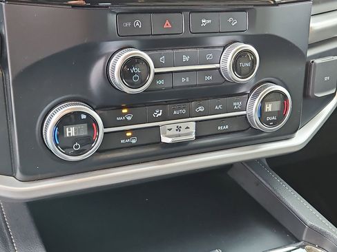 Used 2024 Ford Expedition Max XLT image 25