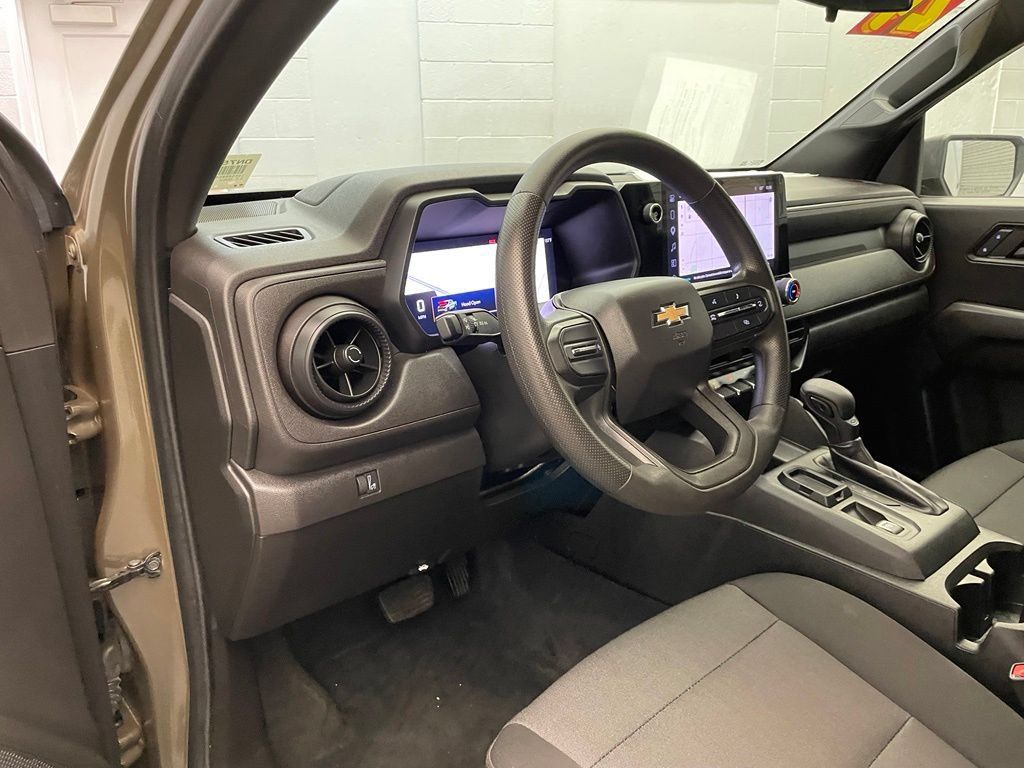 Used 2024 Chevrolet Colorado W/T RWD image 22