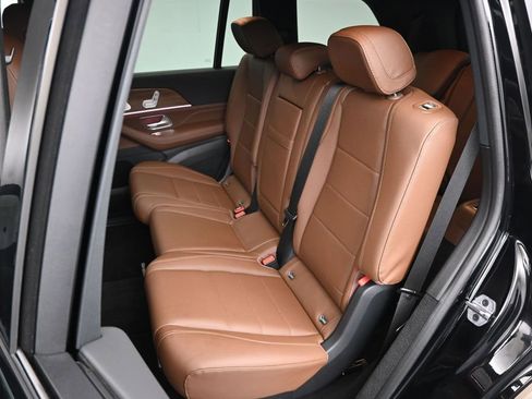 Used 2025 Mercedes-Benz GLS 450 4MATIC image 12